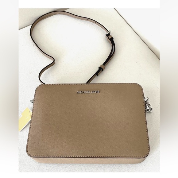 New Michael Kors Jet Set Item Large Zip Chain Crossbody Camel - Picture 3 of 5